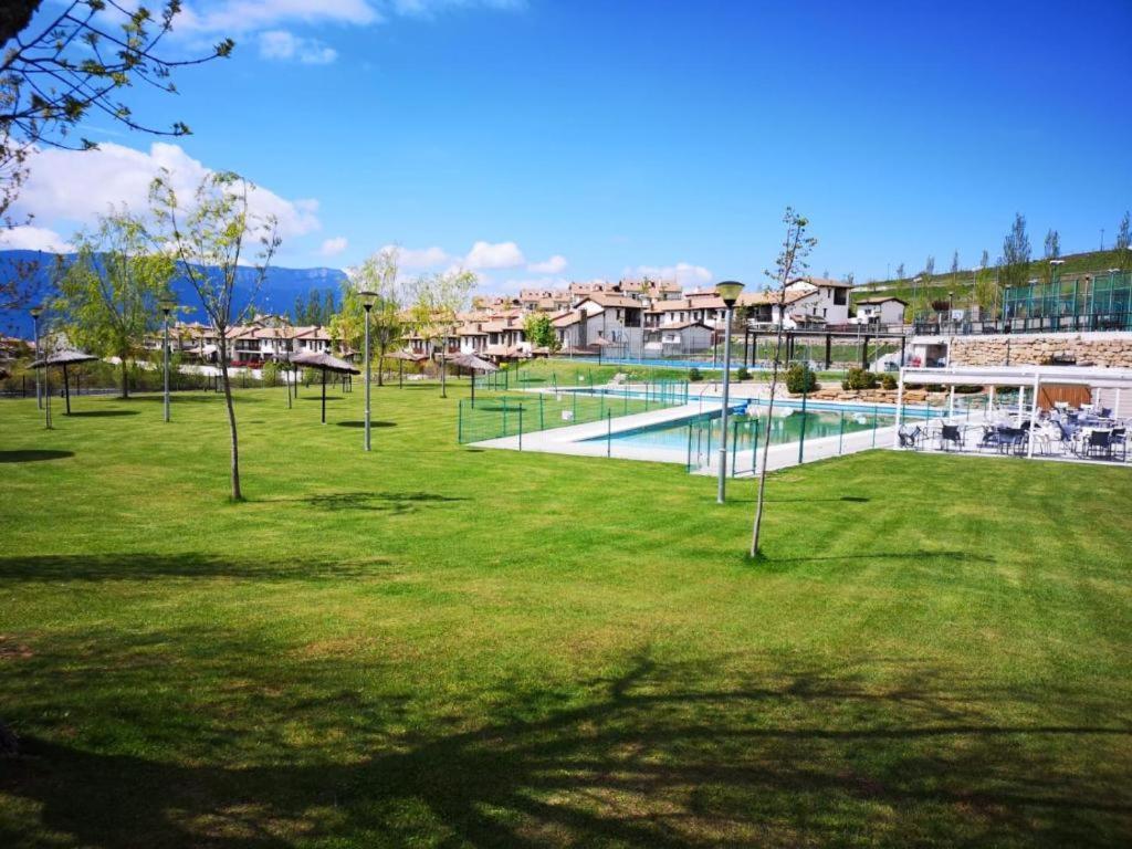 Sol Badaguas Jaca Villa Bagian luar foto