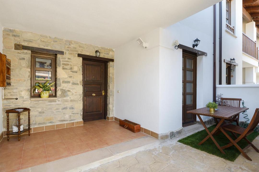 Sol Badaguas Jaca Villa Bagian luar foto